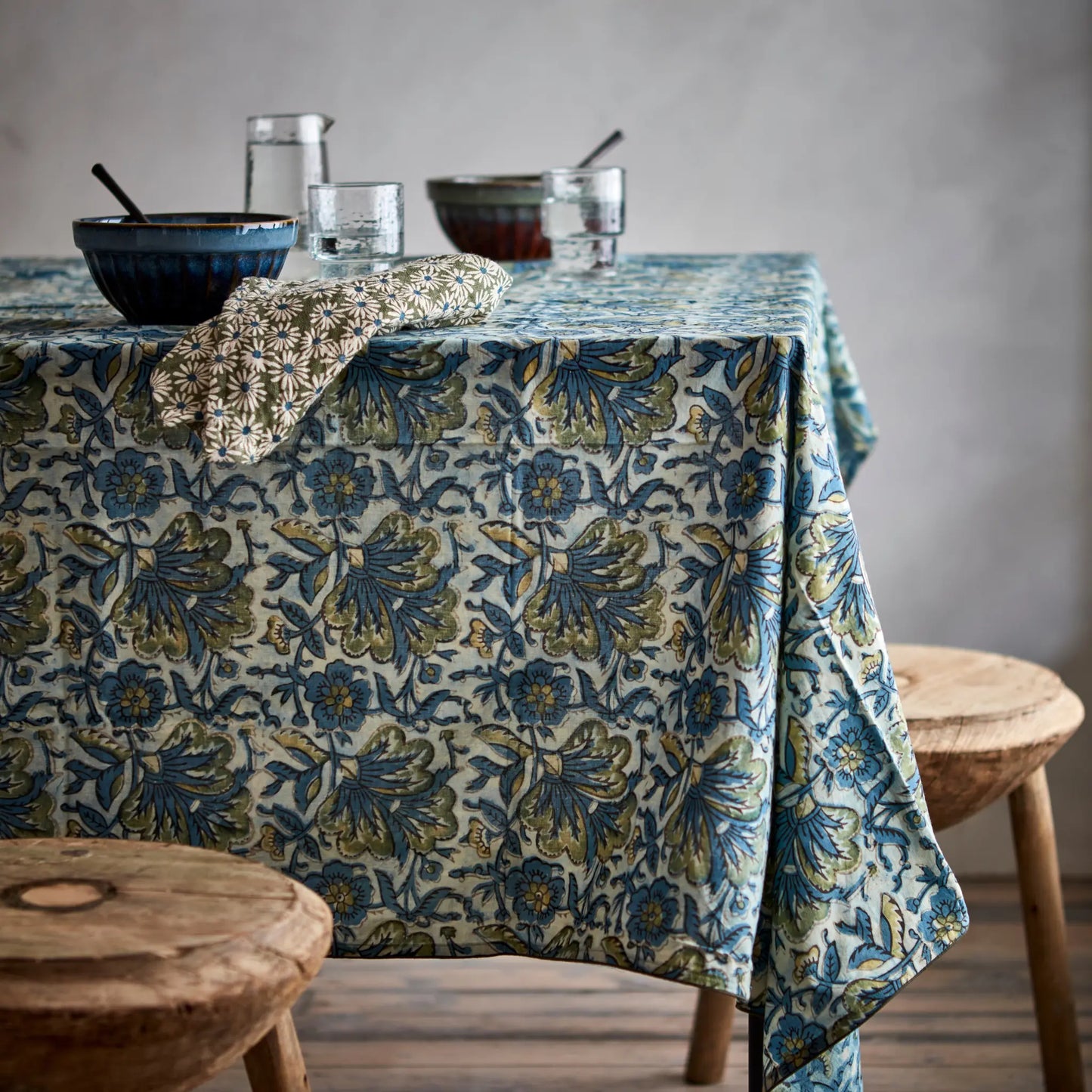 Affari of Sweden Zinnia Bordsduk 250x140 cm, Blå