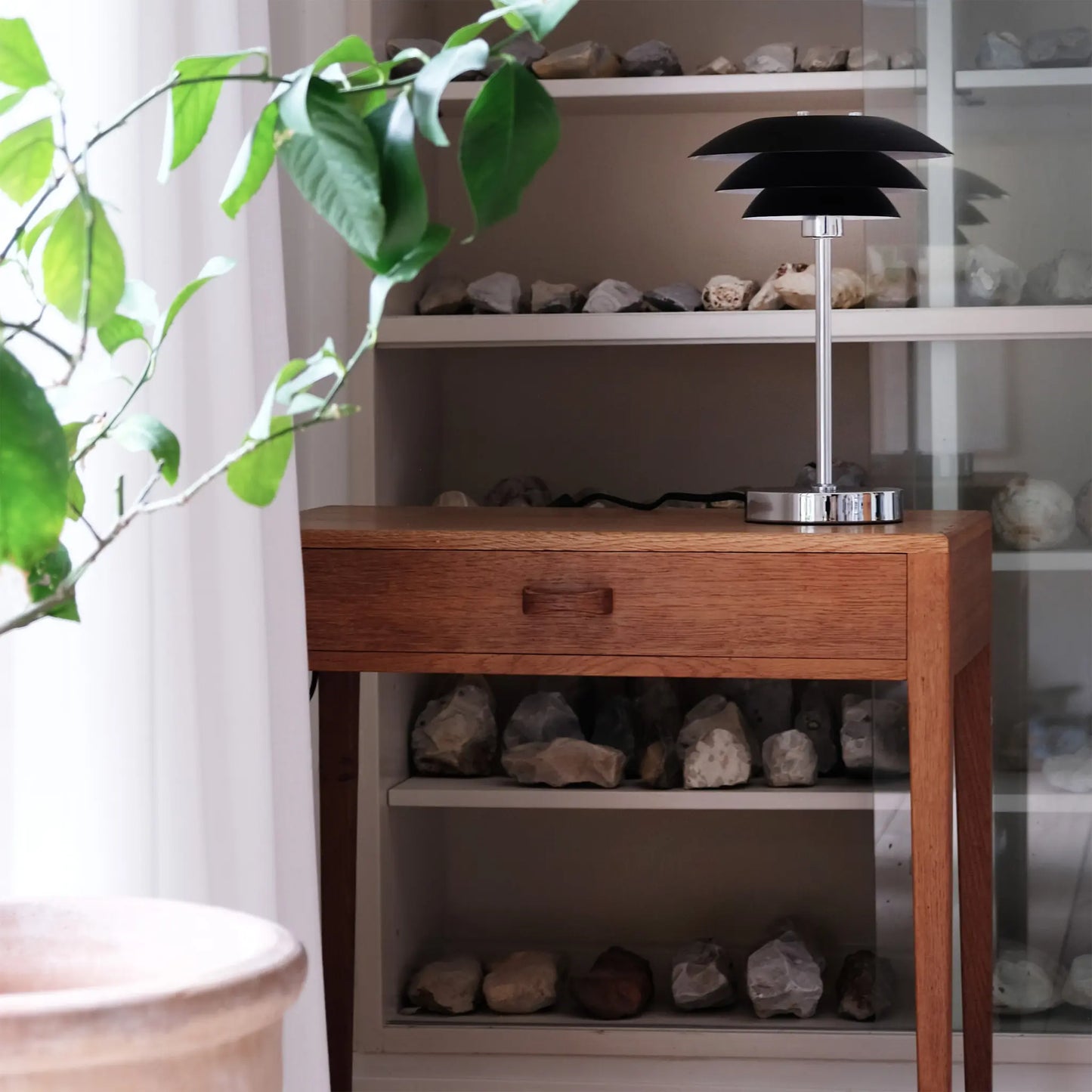 Dyberg Larsen DL20 Bordslampa, Svart