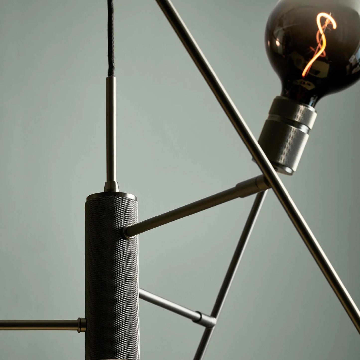 Halo Design Halo Taklampa 6 Ljuskällor Ø75 cm, Gun Black