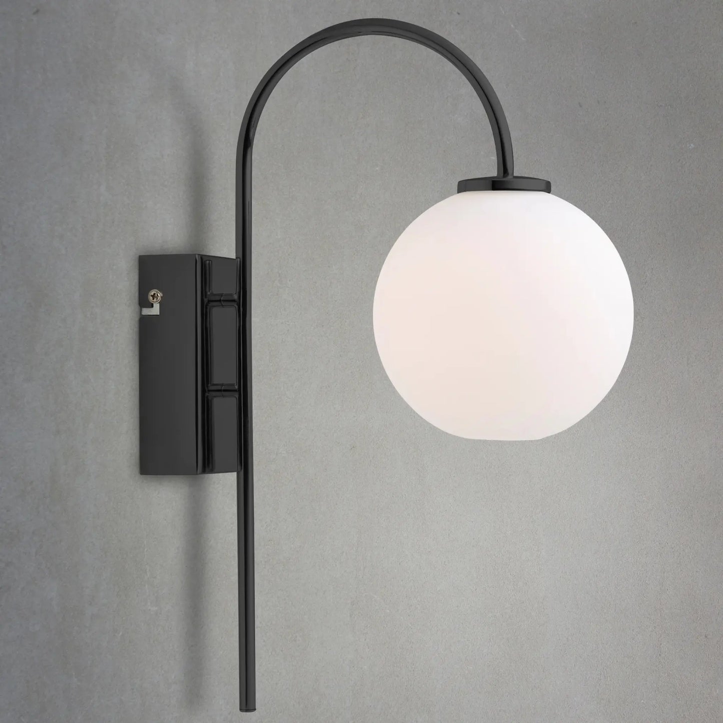 Herstal Ballon Vägglampa, Svart/Opal glas