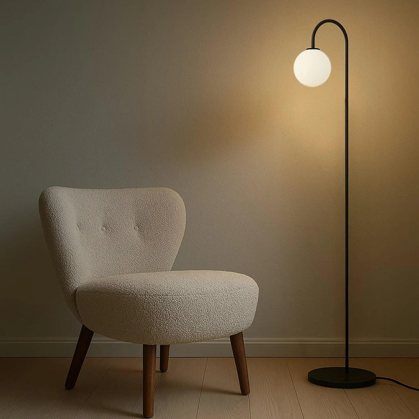 Herstal Ballon Golvlampa, Svart/Opal glas