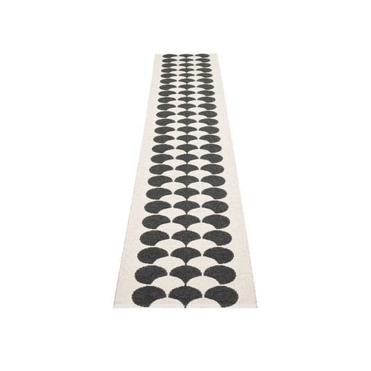 Pappelina Poppy Matta 70x350 cm, Svart