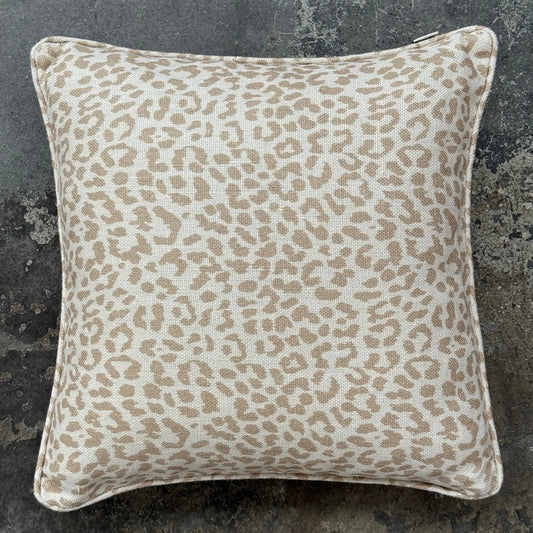 Tinted Objects Norell Leopardkudde 50x50 cm, Beige/offwhite