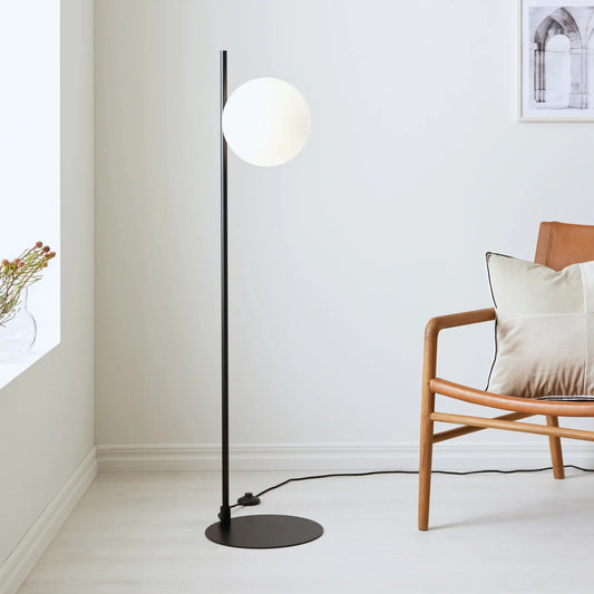 Markslöjd Dione Golvlampa, Svart/Vit