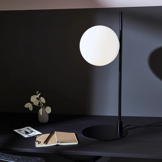 Markslöjd Dione Bordslampa, Svart/Vit