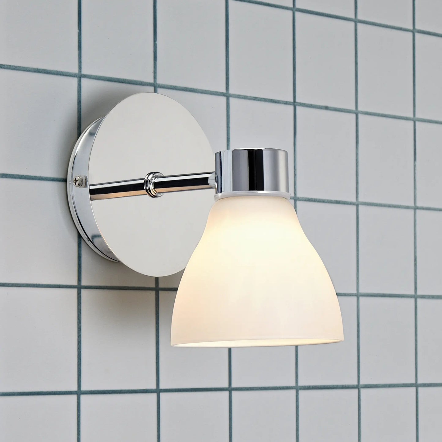 Markslöjd Cassis Vägglampa 1 l Ip44, Krom/Opal