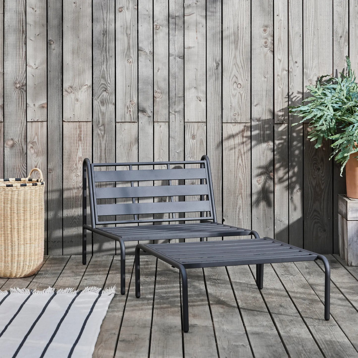 Oyoy Living Furi Loungestol Utomhus, Svart