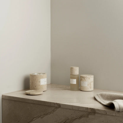 blomus Frabli Doftljus Ø10 cm, Cotton Island/Travertin