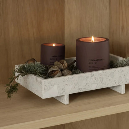 blomus Fraga Doftljus Ø9 cm, Cinnamon & Apple/Port