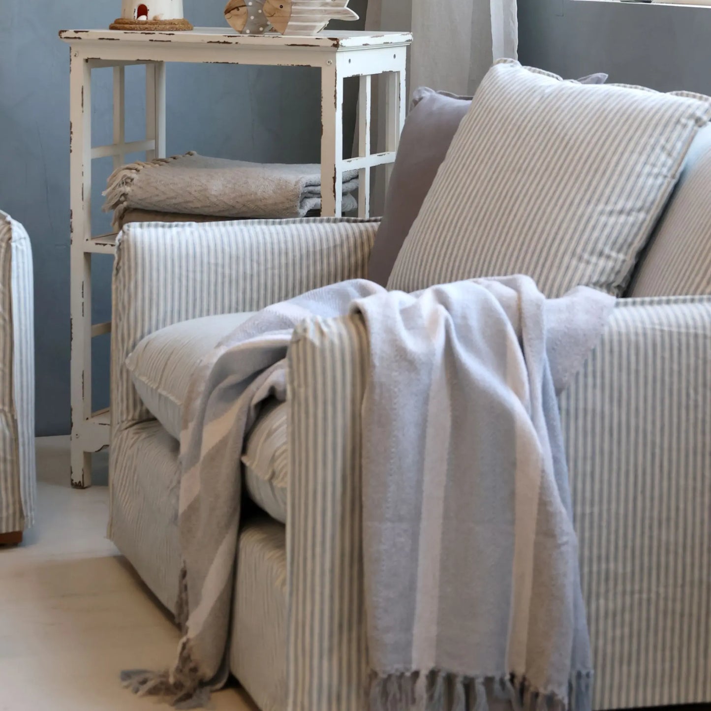 Chic Antique Malo Fåtölj Linne, Sky Blue & Cream