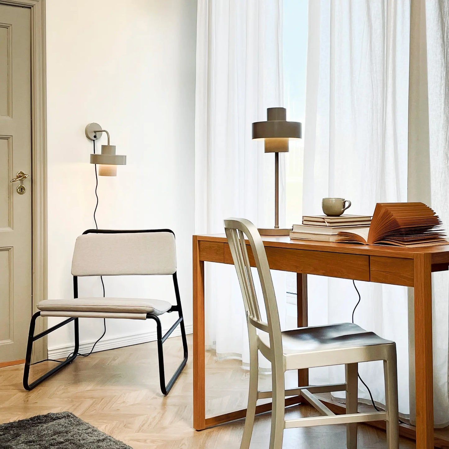 Dyberg Larsen Stoke Bordslampa 20 cm, Varmgrå