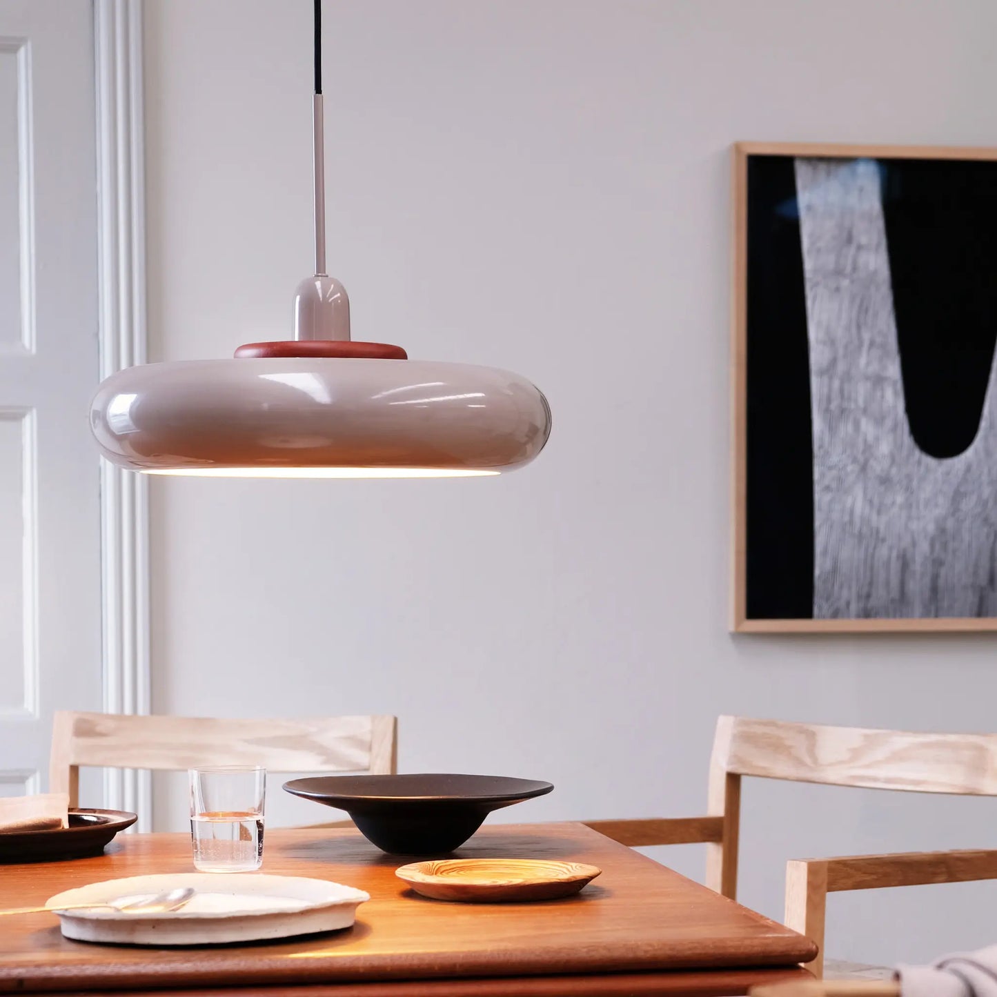 Dyberg Larsen Planet Taklampa, Latte