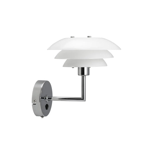 Dyberg Larsen DL20 Vägglampa, Opal/Krom