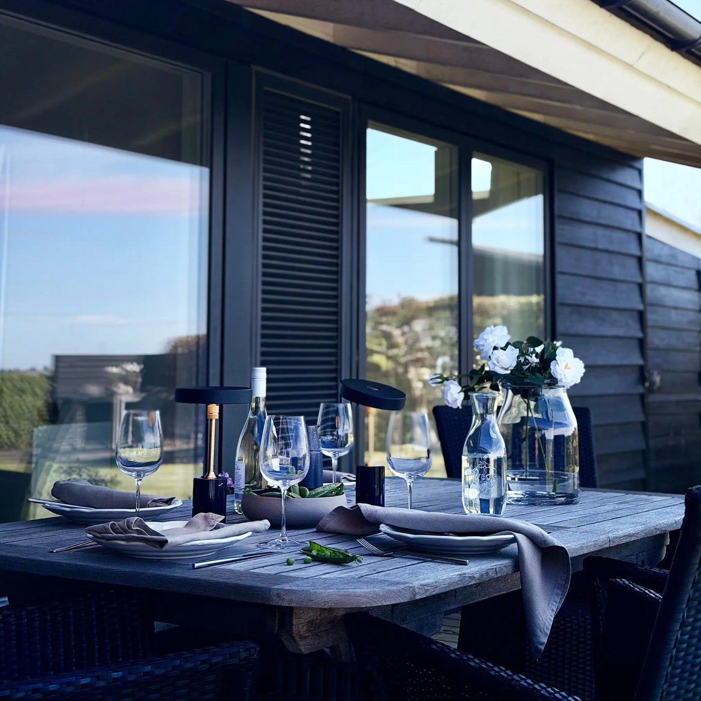 Dyberg Larsen Starlight Bordslampa LED Laddningsbar, Krom/Vit marmor