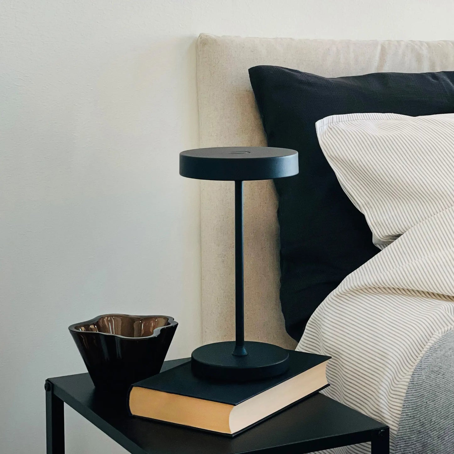 Dyberg Larsen Starlight Bordslampa Höjd 25,5 cm LED Bärbar, Svart