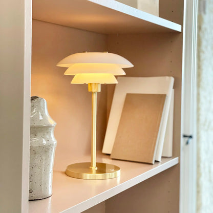 Dyberg Larsen DL20 Bordslampa LED Laddningsbar, Opal/Mässing
