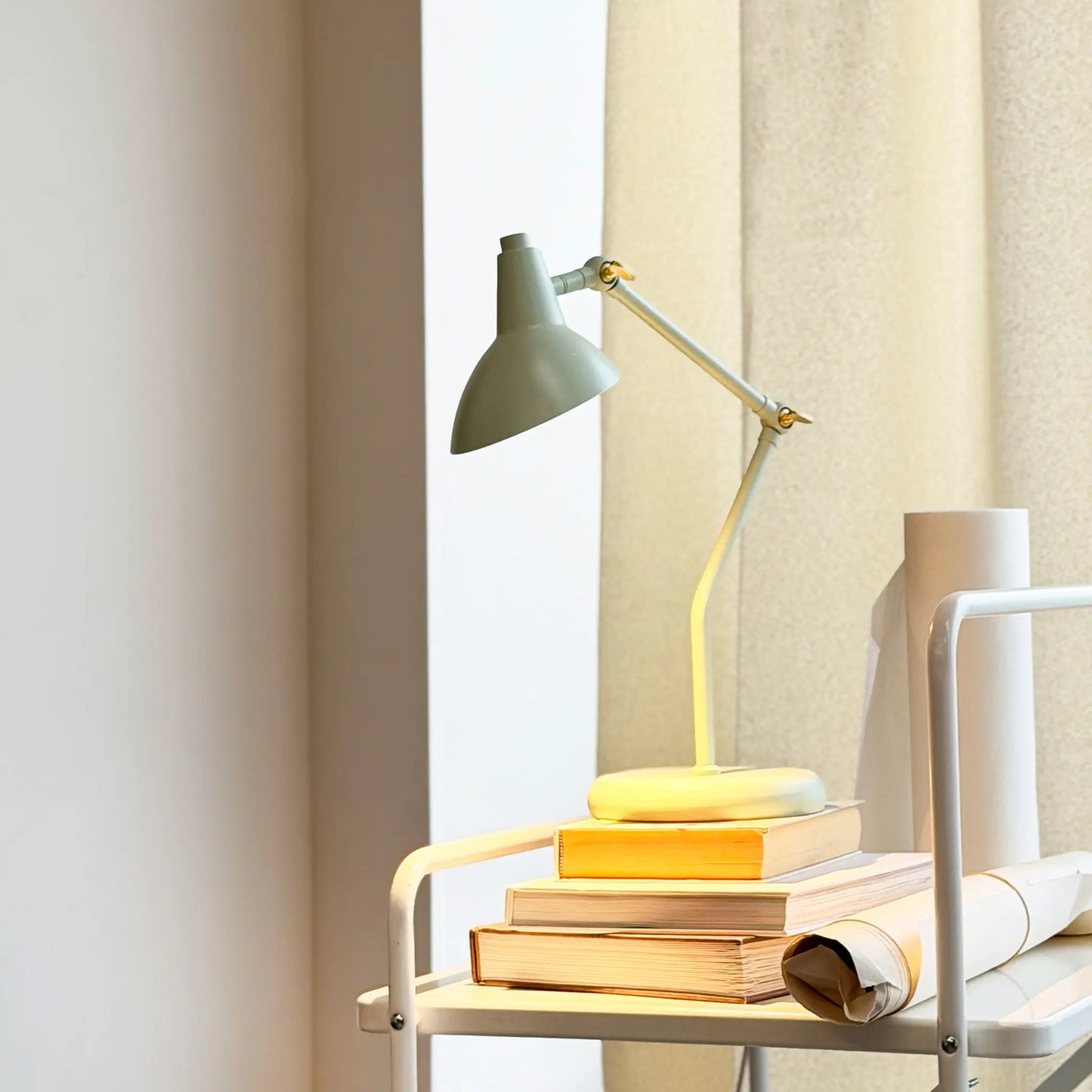 Dyberg Larsen Vela Bordslampa, Mintgrön