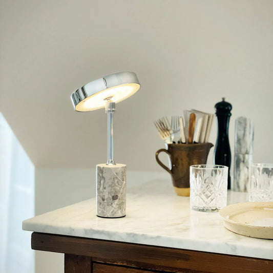 Dyberg Larsen Starlight Bordslampa LED Laddningsbar, Krom/Grå marmor