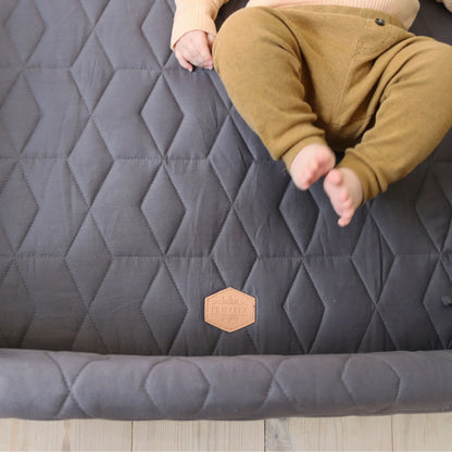 Filibabba Aktivitetsnest Mjuk Quilt, Stone Grey