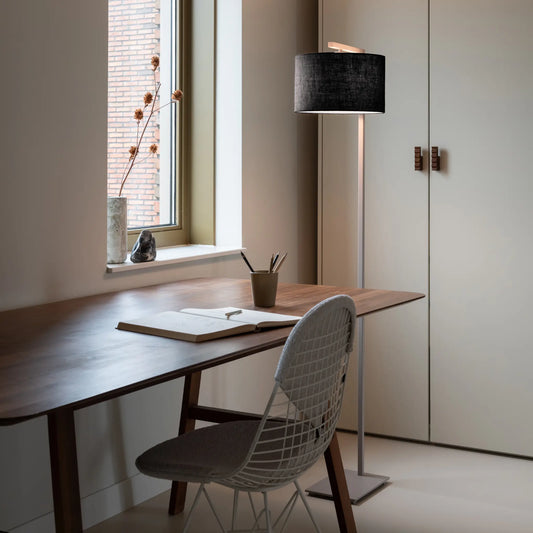 it's about RoMi Boston Golvlampa, Sand/Svart
