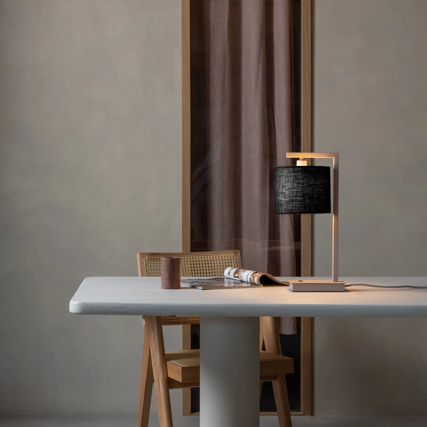 it's about RoMi Boston Bordslampa, Sand/Svart