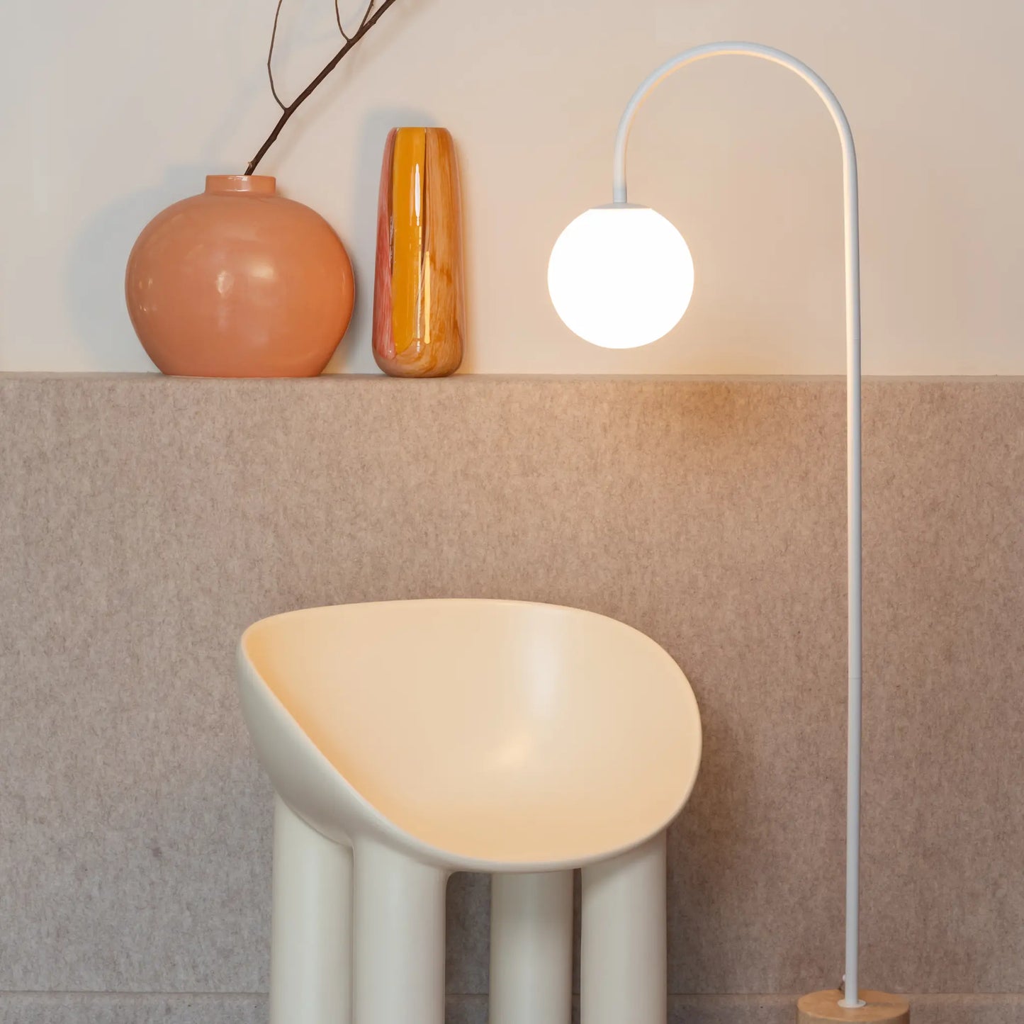 it's about RoMi Tivoli Golvlampa, Vit