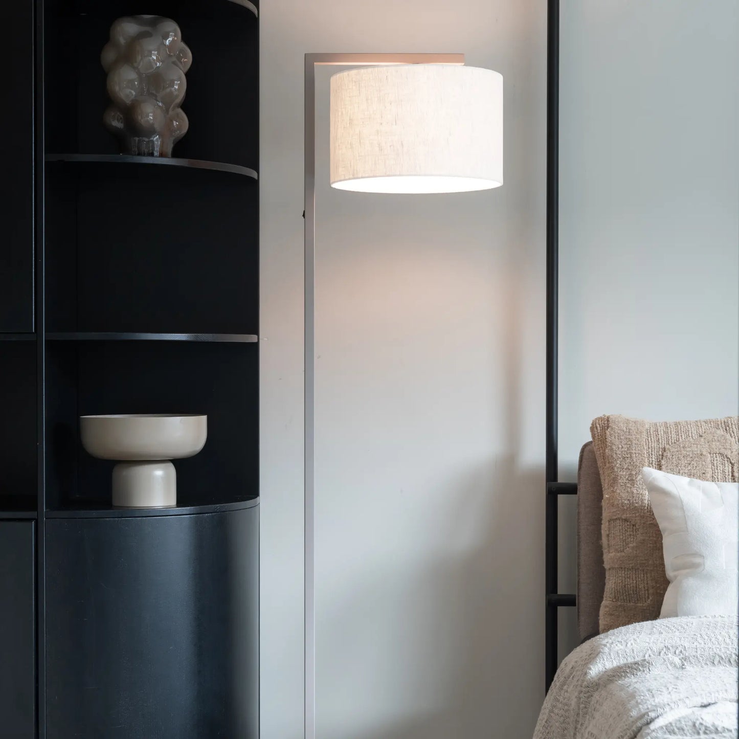 it's about RoMi Boston Golvlampa, Sand/Vit