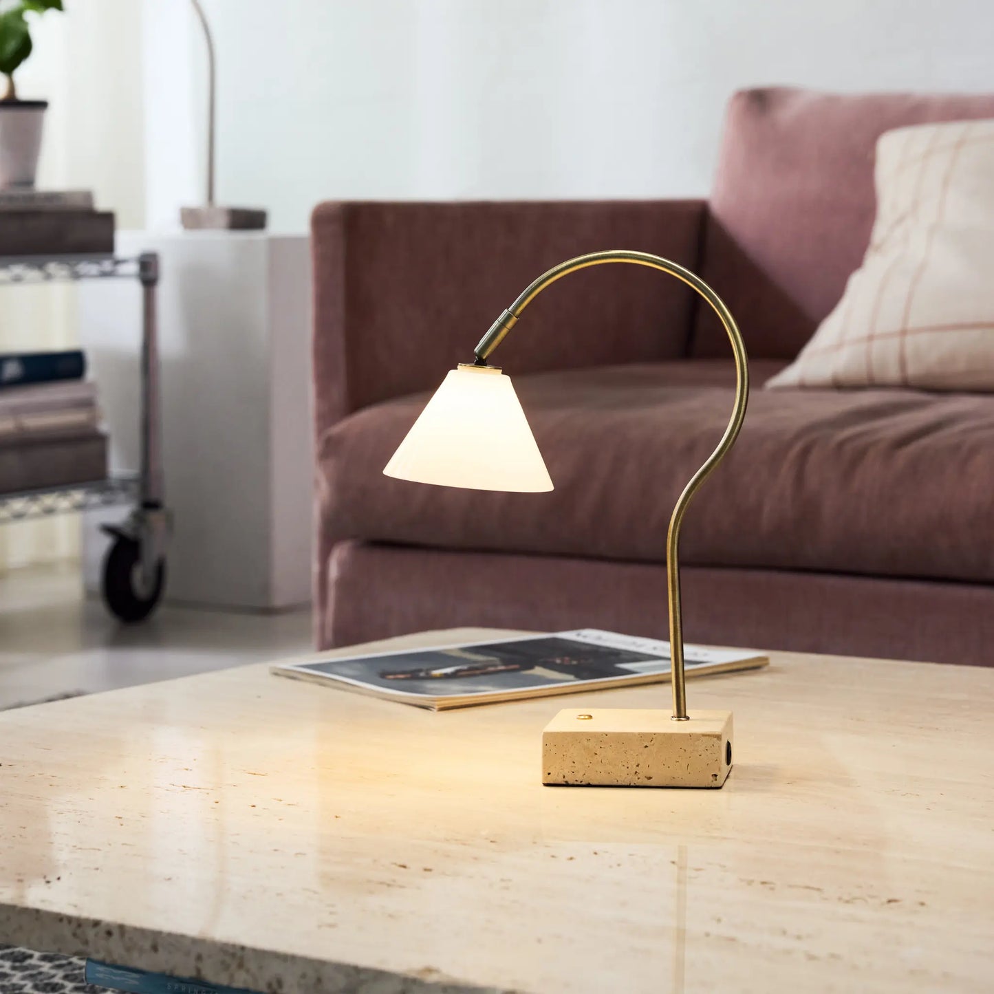 Halo Design Question Portabel Bordslampa, Antikmässing Opalglas