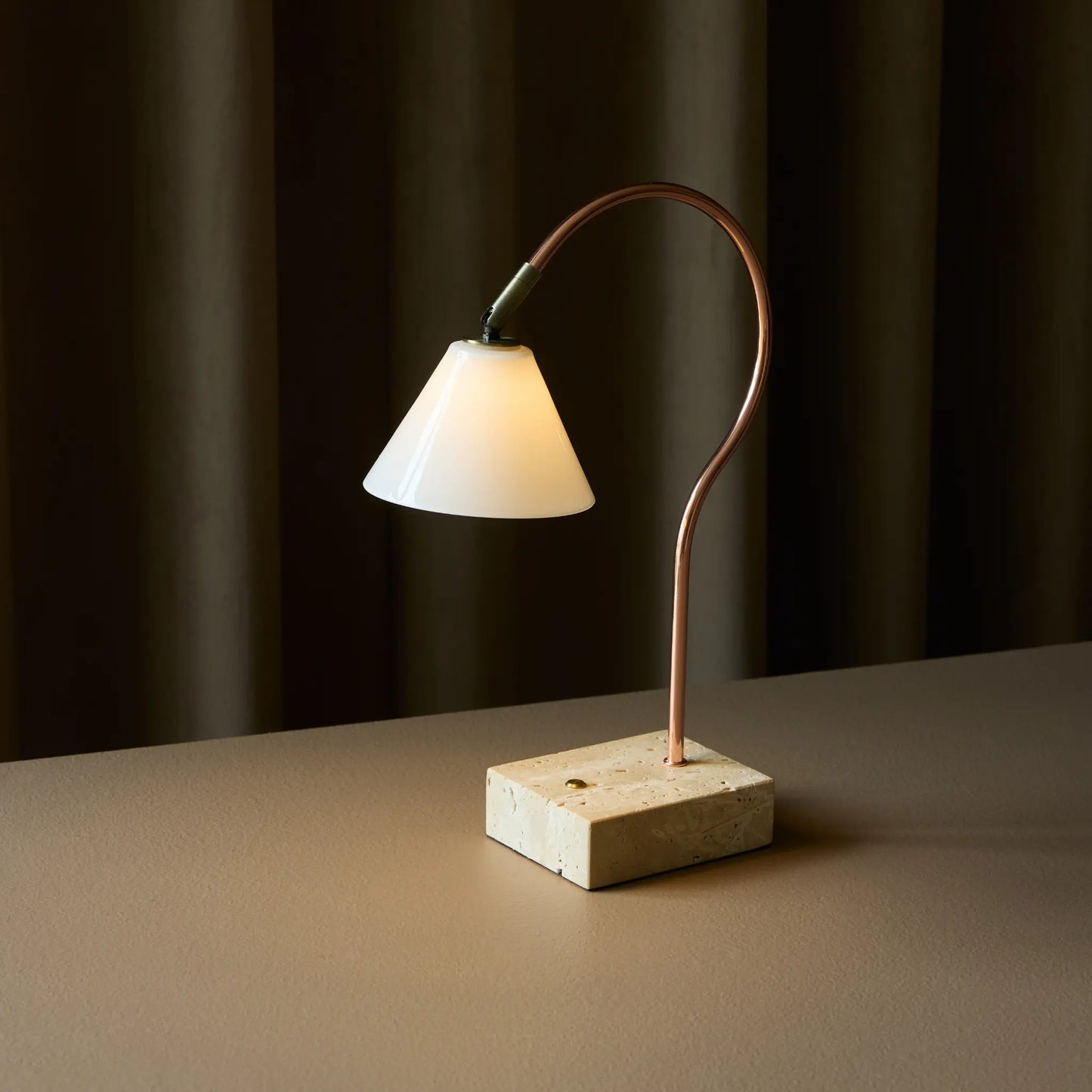 Halo Design Question Portabel Bordslampa, Koppar Antikmässing Opalglas