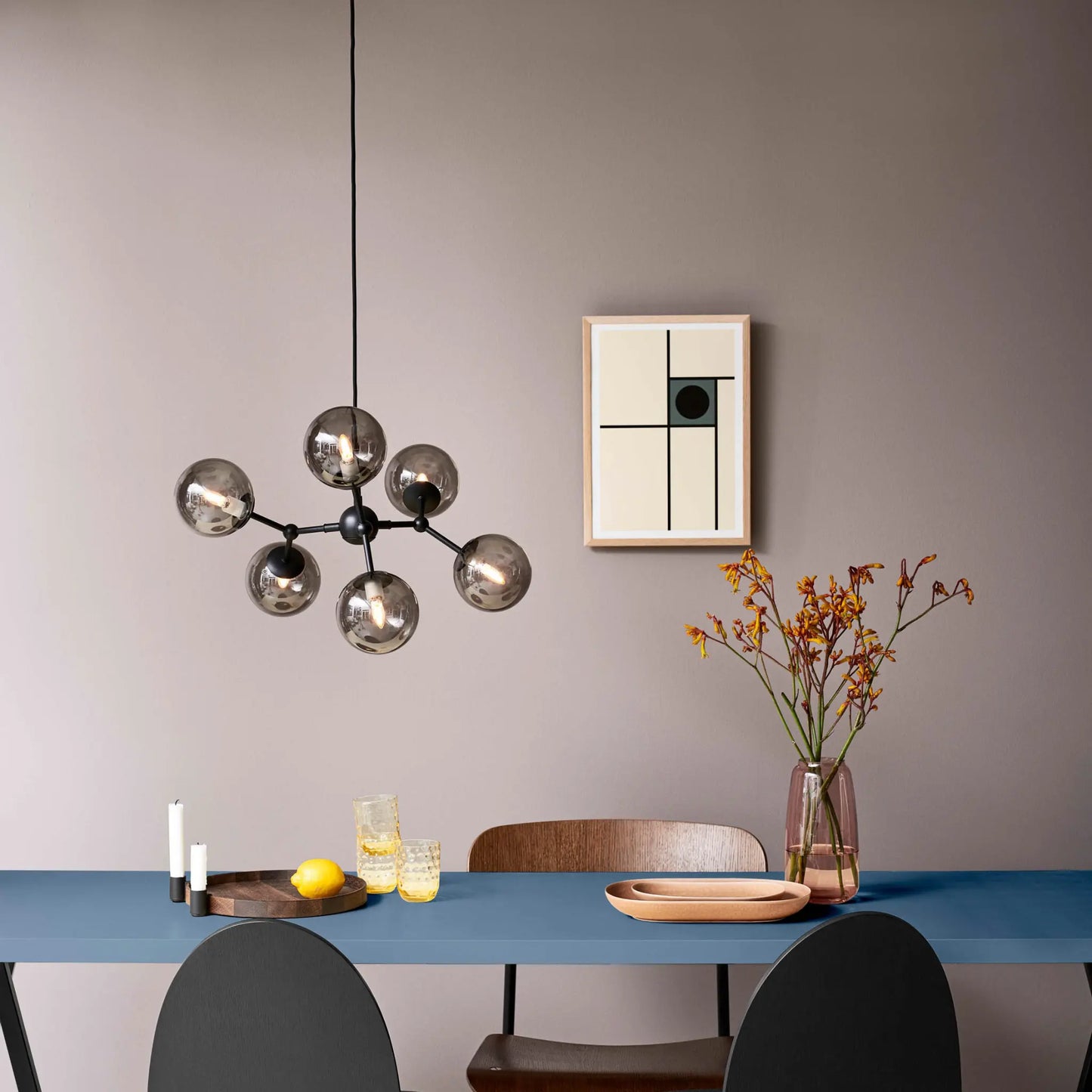 Halo Design Atom Ljuskrona Ø57 cm, Smoke/Svart