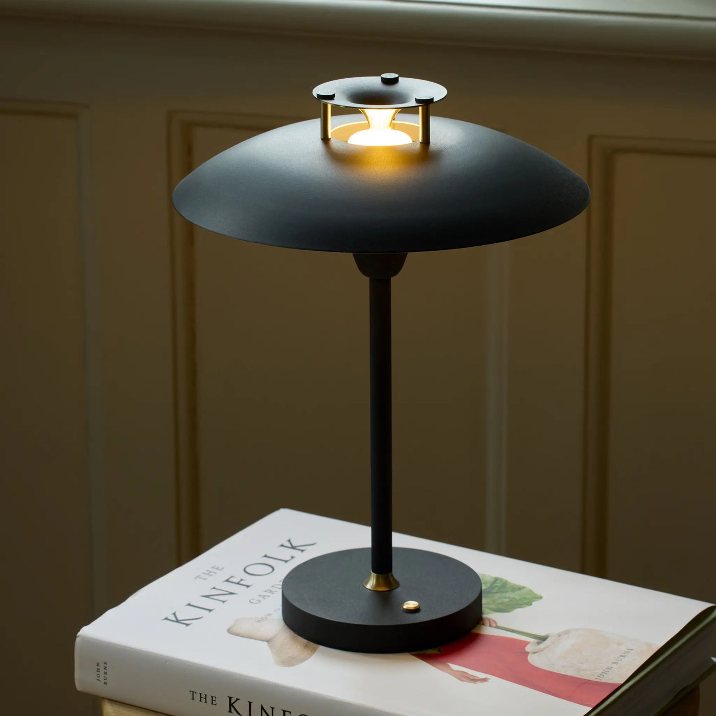 Halo Design Stepp 1-2-3 Portabel Bordslampa, Black