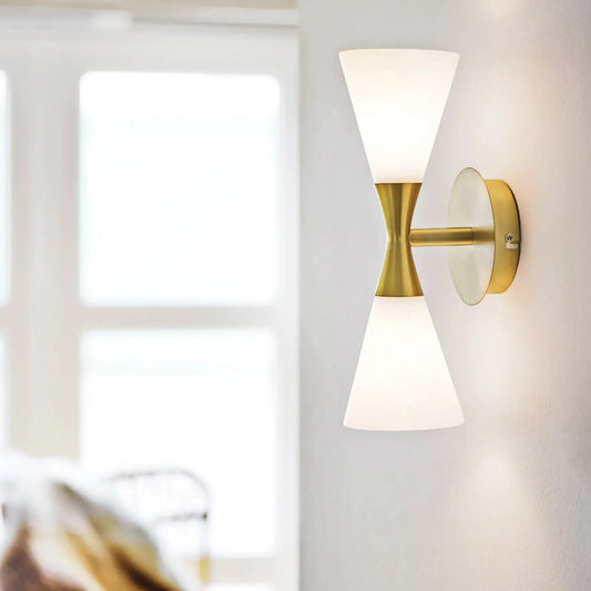 Herstal Harlekin Vägglampa Duo, Mässing/Opal glas