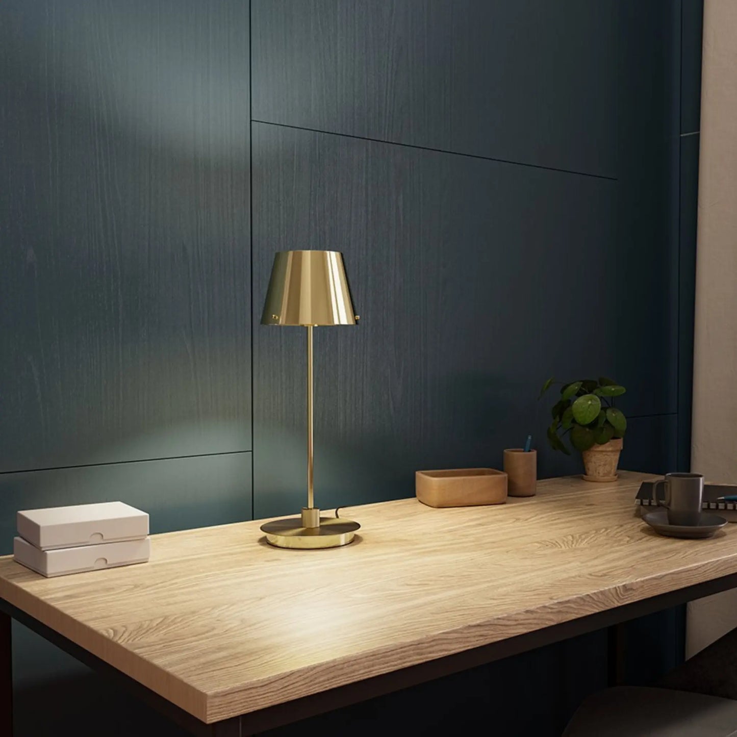 Herstal Gil il Grande Bordslampa, Satin brass