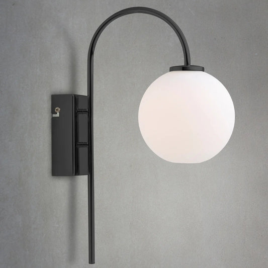 Herstal Ballon Vägglampa, Svart/Opal glas