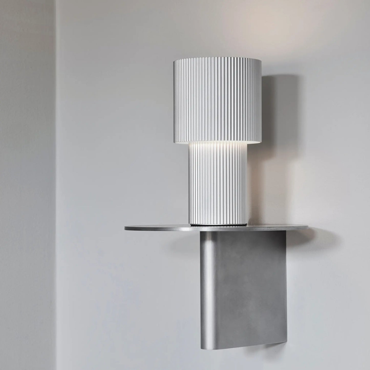 Herstal Iluma Bordslampa Portabel, Silver