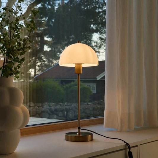 Herstal Vienda Bordslampa, Mässing/Opal glas