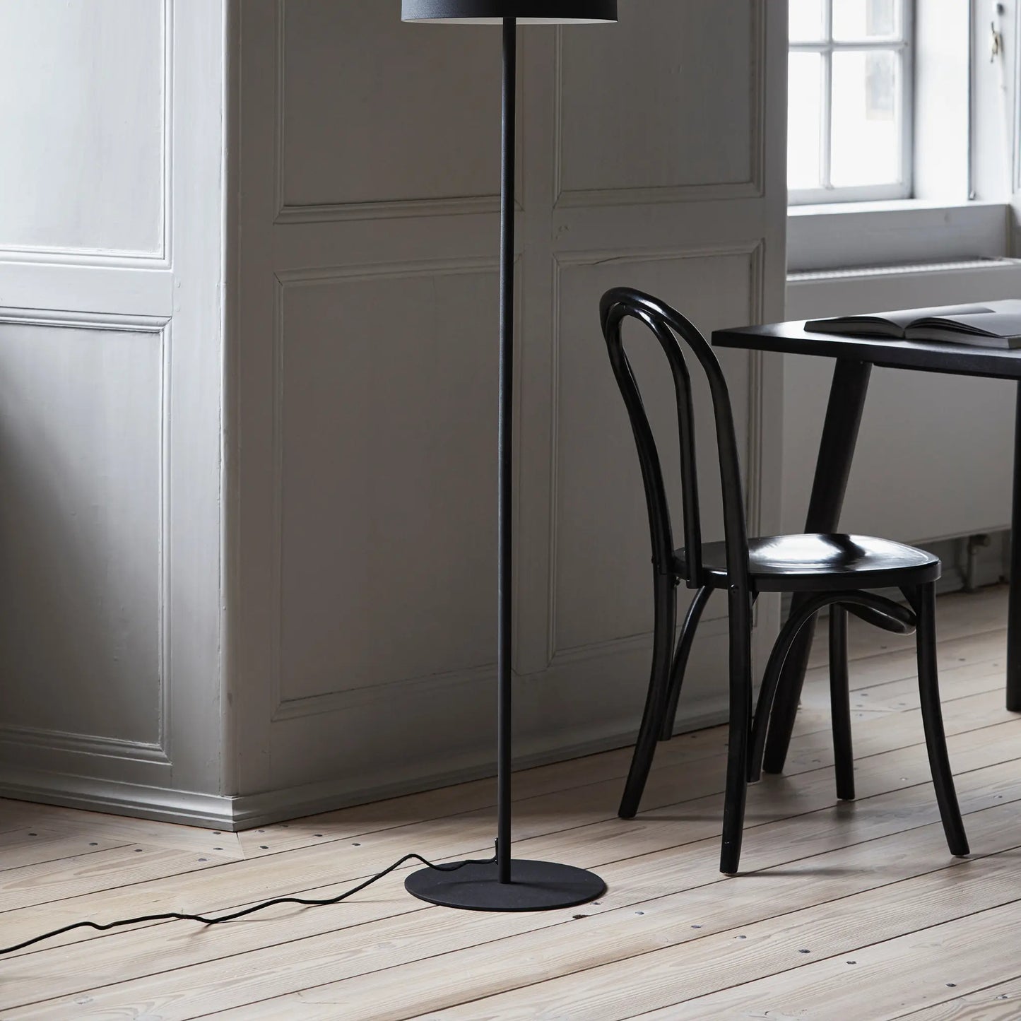 Nordal Glow Golvlampa, Matt Svart