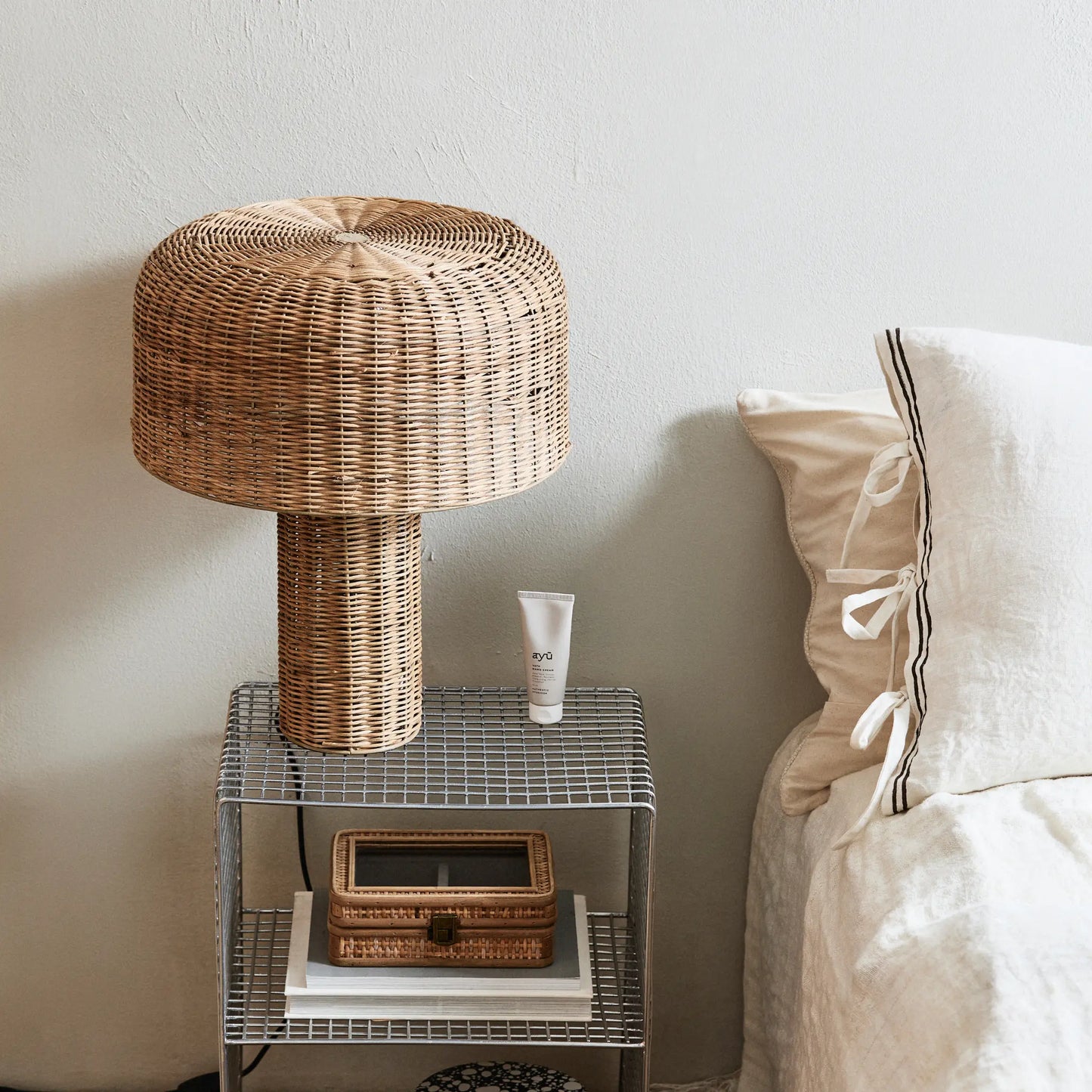 Nordal Atum Bordslampa, Natur