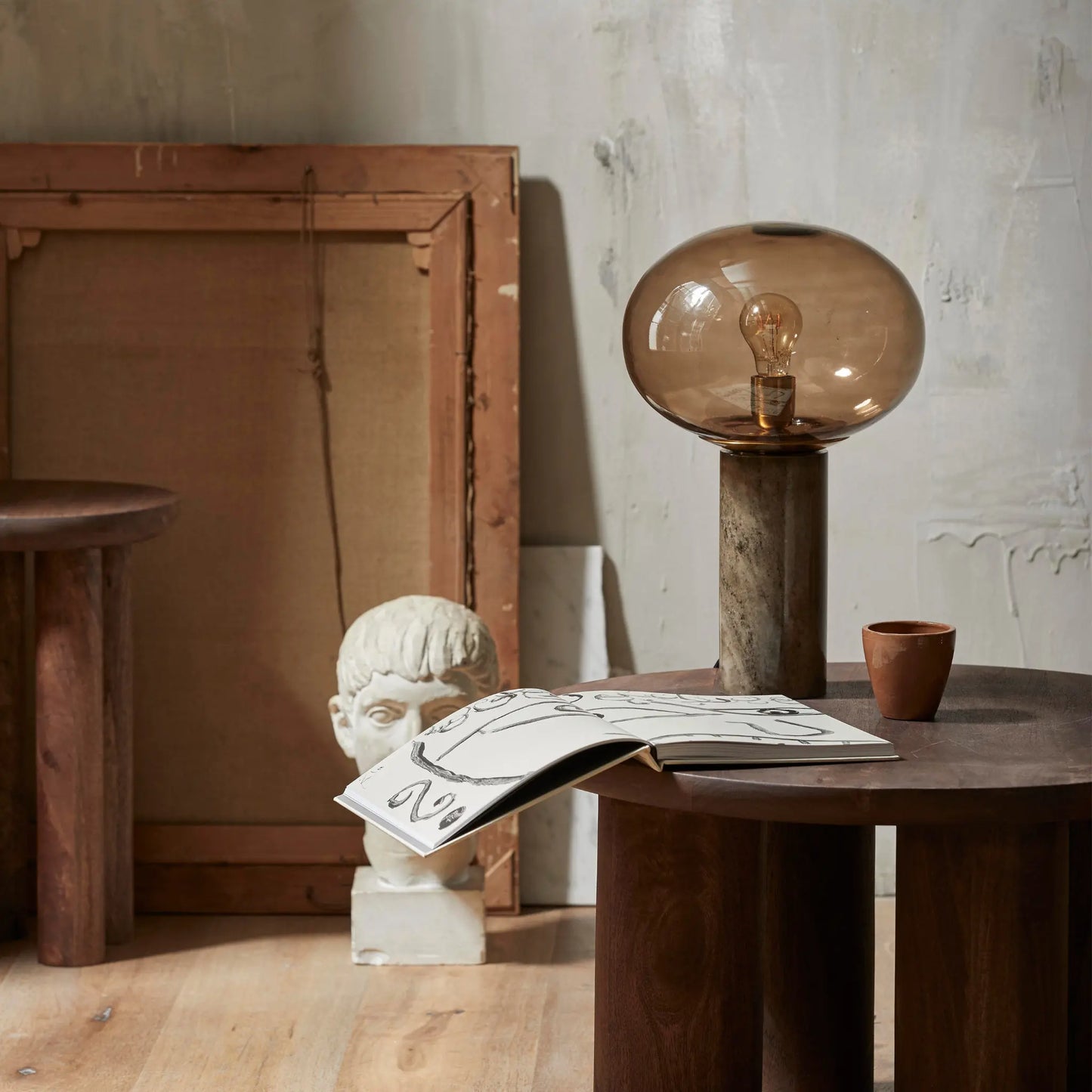 Nordal Bes Bordslampa, Rök