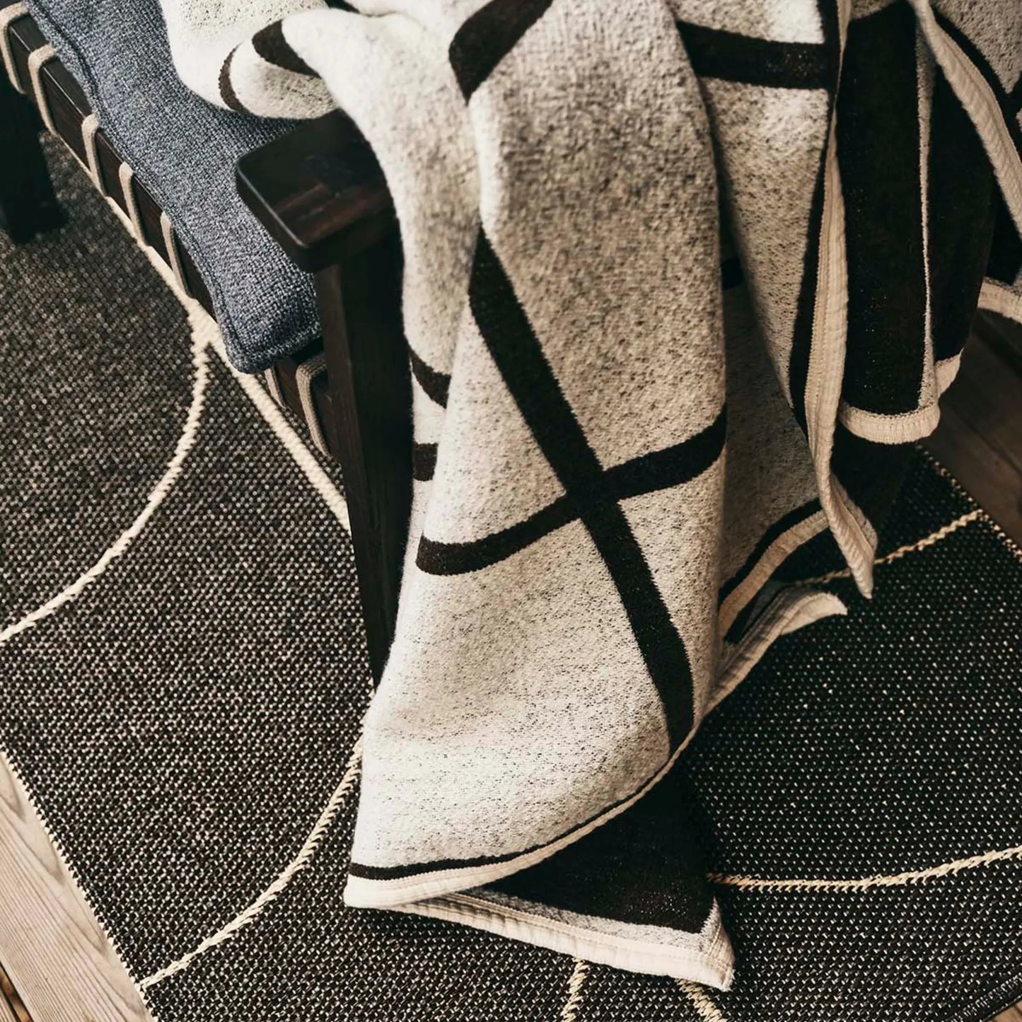Pappelina Criss Pläd 140x200 cm, Dark Brown