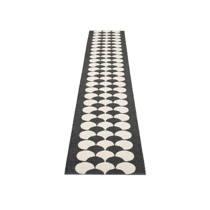 Pappelina Poppy Matta 70x350 cm, Svart