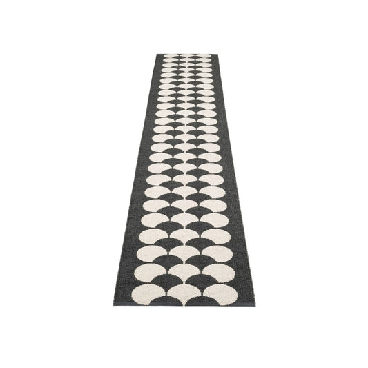 Pappelina Poppy Matta 70x350 cm, Svart