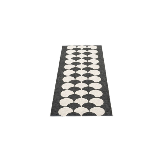 Pappelina Poppy Matta 70x150 cm, Svart