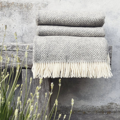 Silkeborg Uldspinderi Fanø Ullpläd 140x240 cm, Light Nordic Grey
