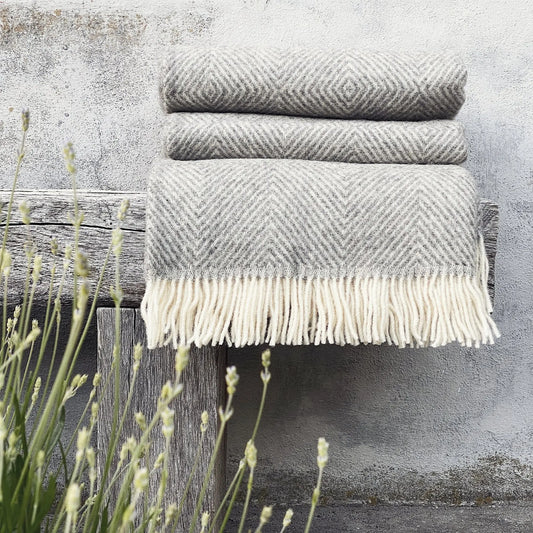 Silkeborg Uldspinderi Fanø Ullpläd 140x240 cm, Light Nordic Grey