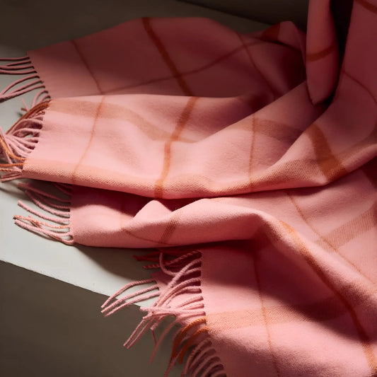 Silkeborg Uldspinderi Warp and Weft Ullpläd 130x190 cm, Love - Coral/Amber