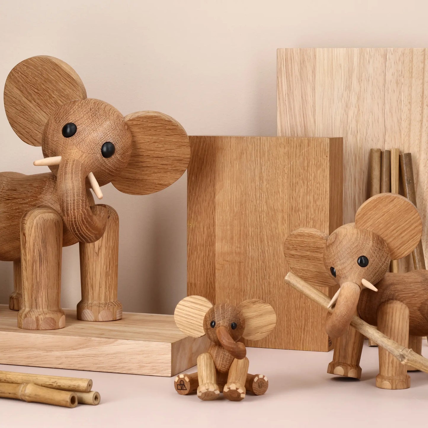 Spring Copenhagen Ella Elefant Baby Trädekoration 9 cm, Ek/Lönn