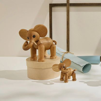 Spring Copenhagen Ella Elefant Baby Trädekoration 9 cm, Ek/Lönn