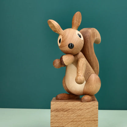 Spring Copenhagen Honey Ekorre Trädekoration 19 cm, Ek