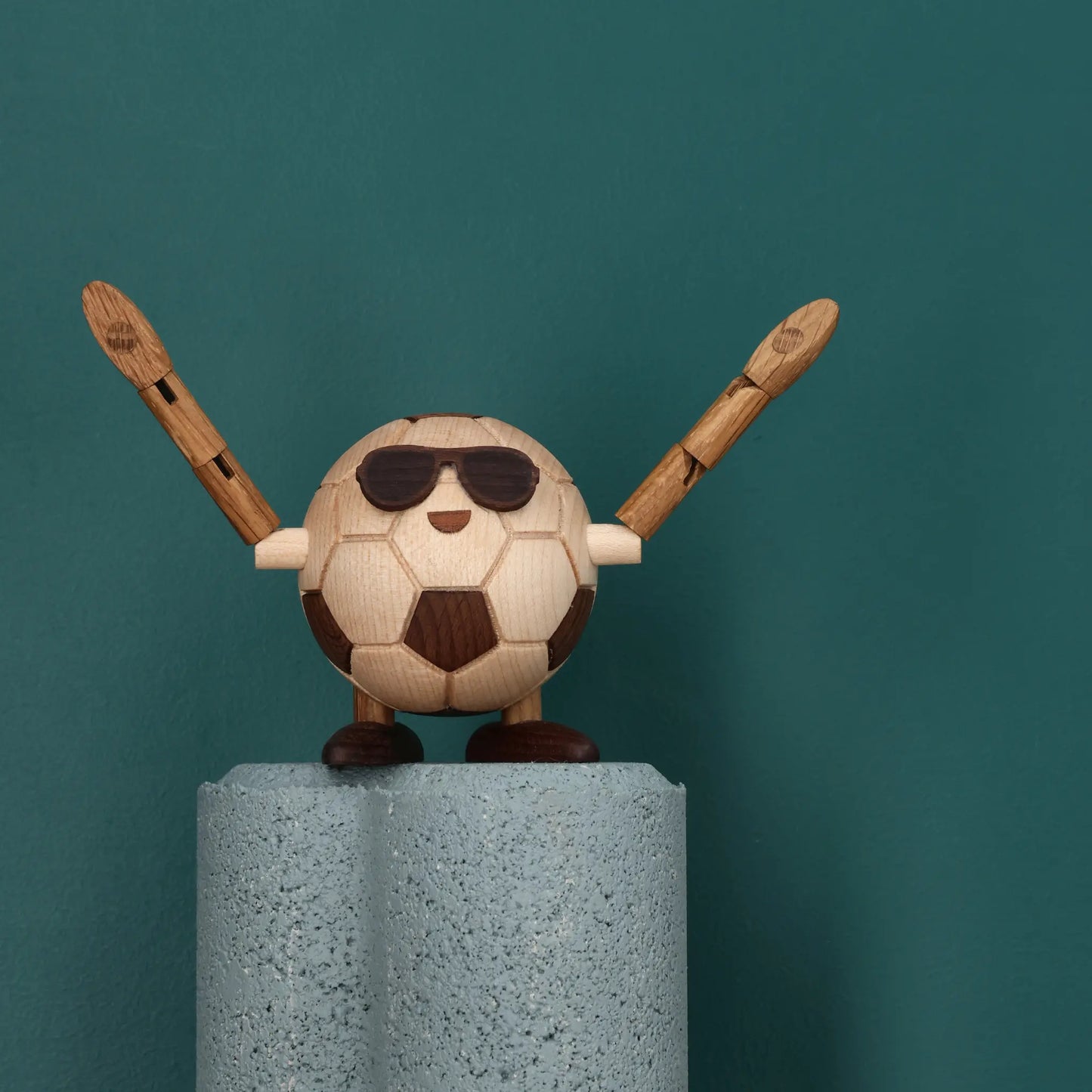 Spring Copenhagen Billy Ball Fotboll Trädekoration 7 cm, Lönn